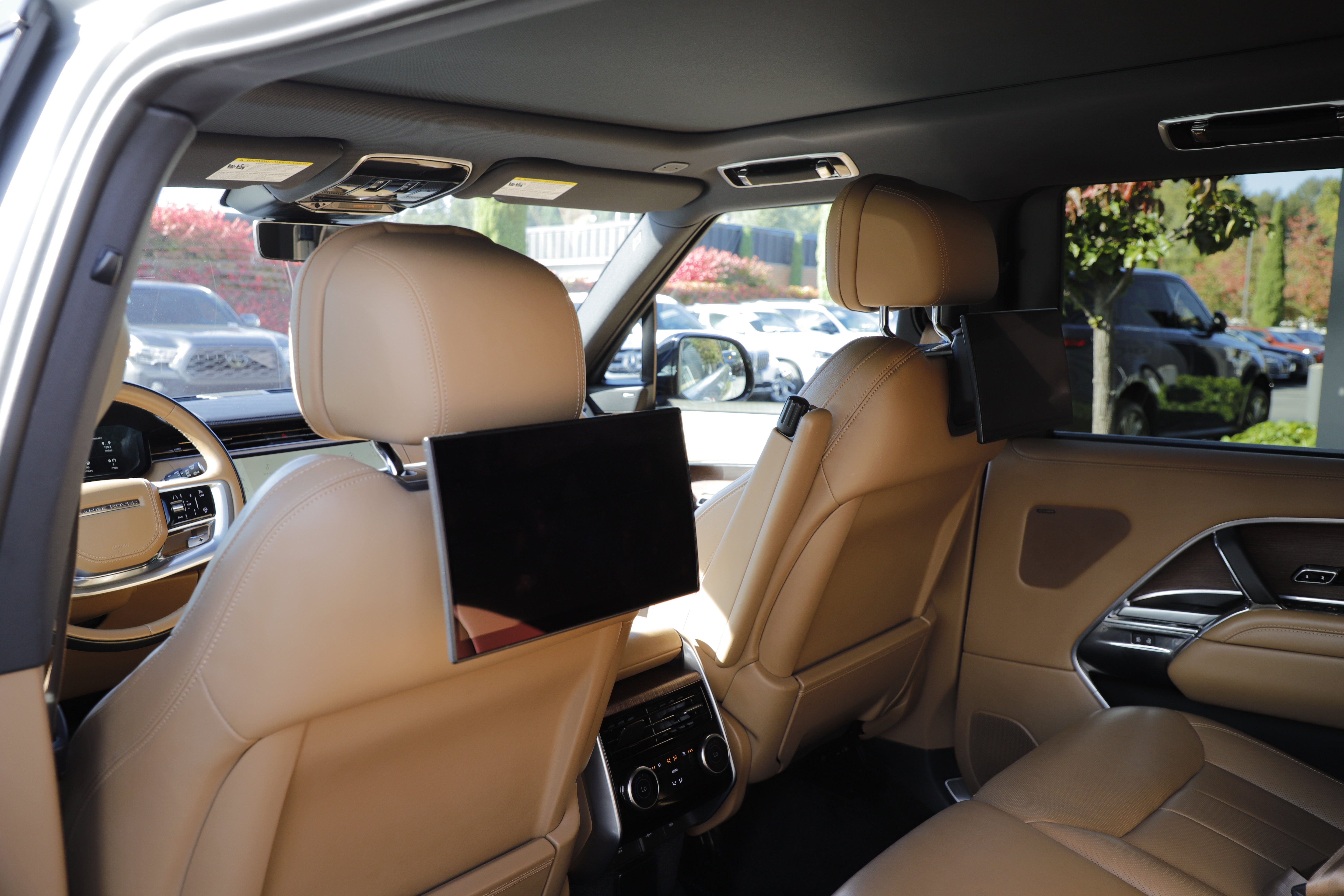 Certified 2023 Land Rover Range Rover Long Wheelbase SE AWD/4WD image 15