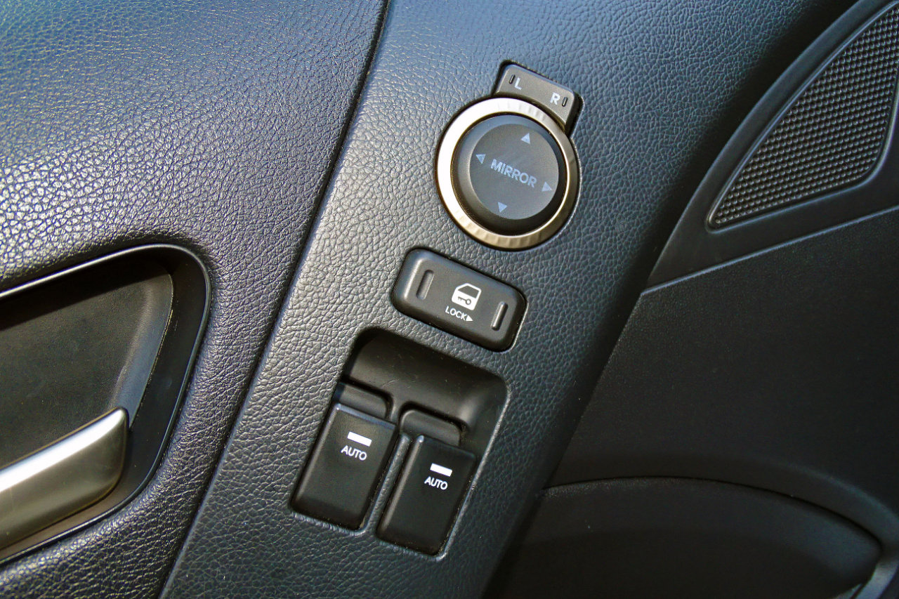 Used 2013 Hyundai Genesis 3.8 image 12