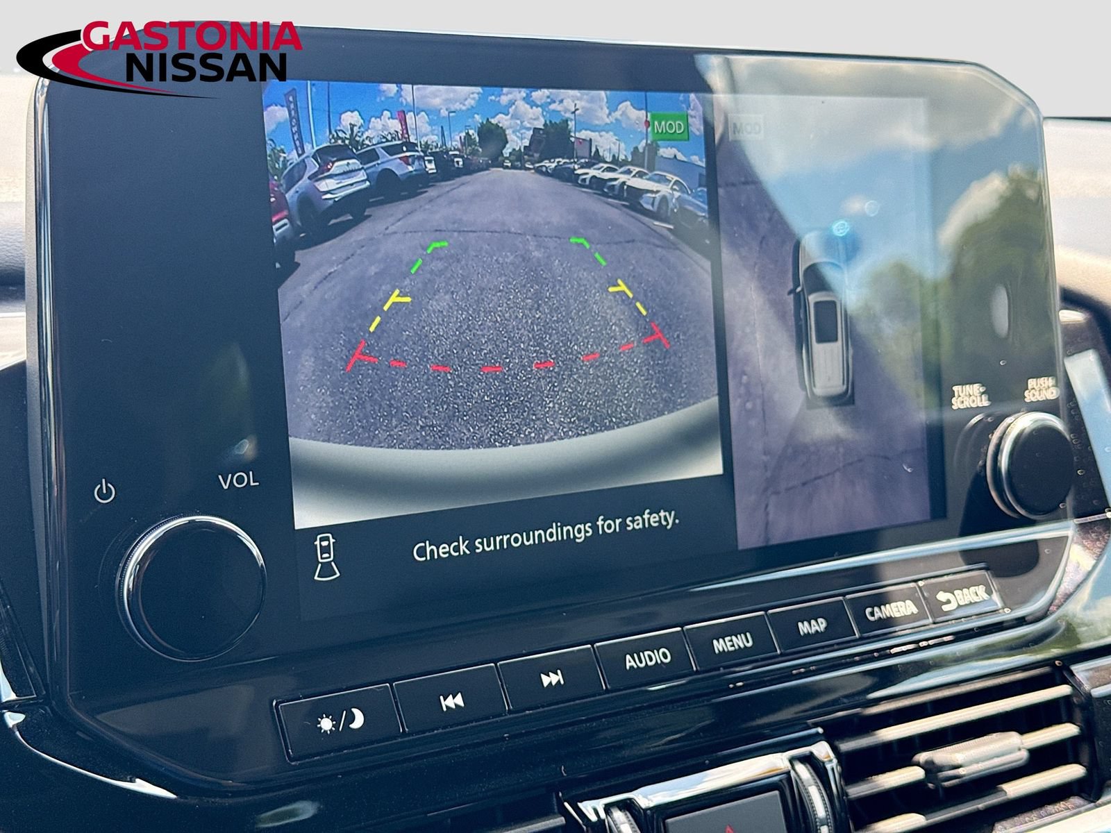 Used 2024 Nissan Pathfinder SL w/ SL Premium Package FWD image 18