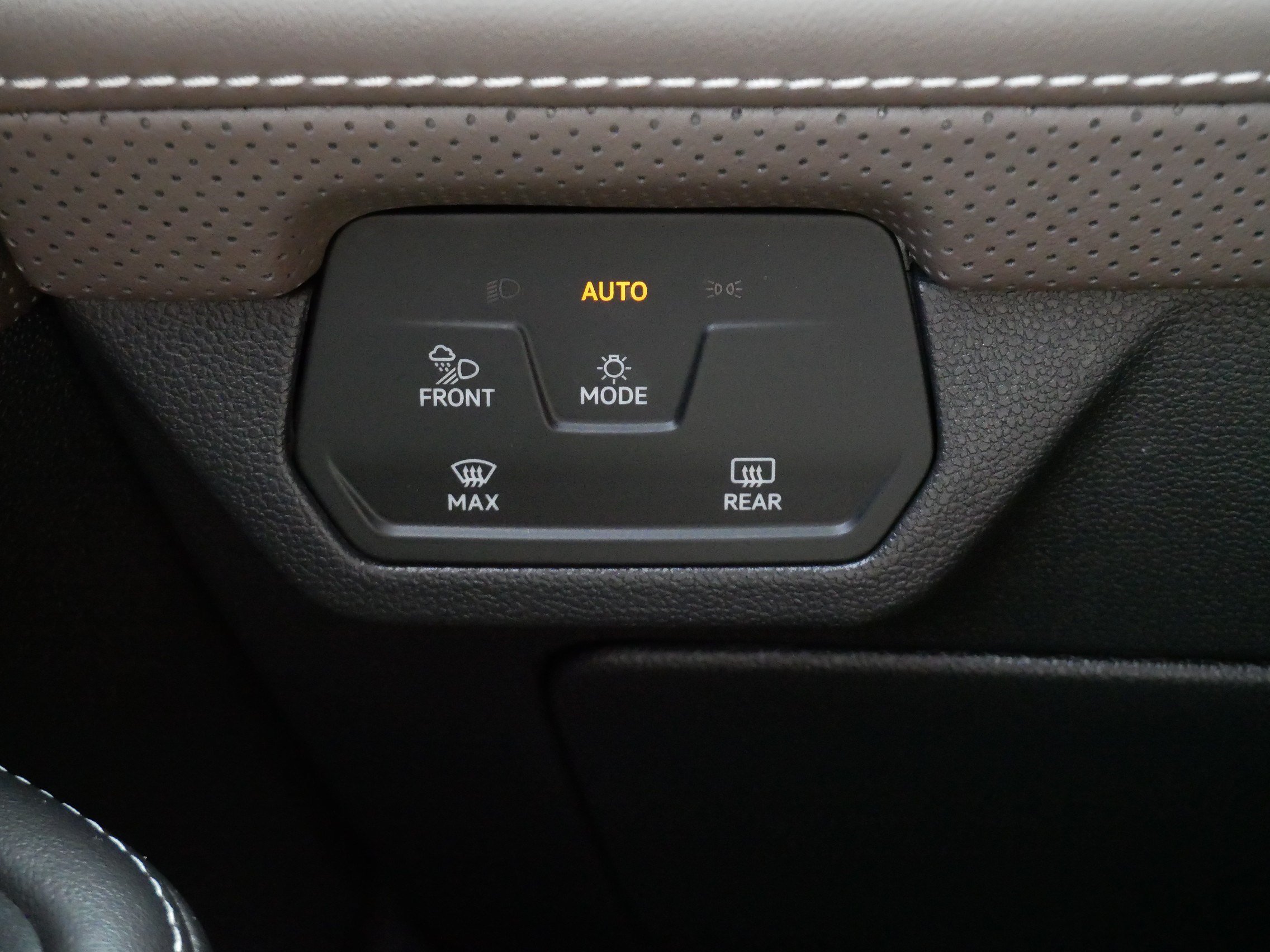 Used 2025 Volkswagen Atlas SEL AWD/4WD image 27