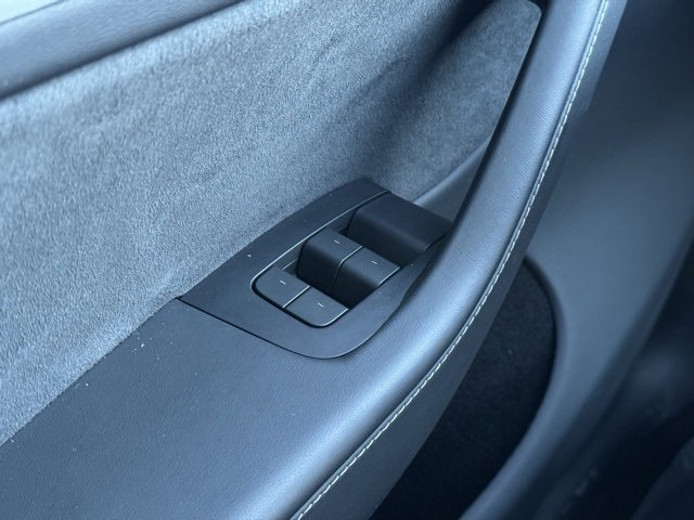 Used 2023 Tesla Model Y Long Range image 27