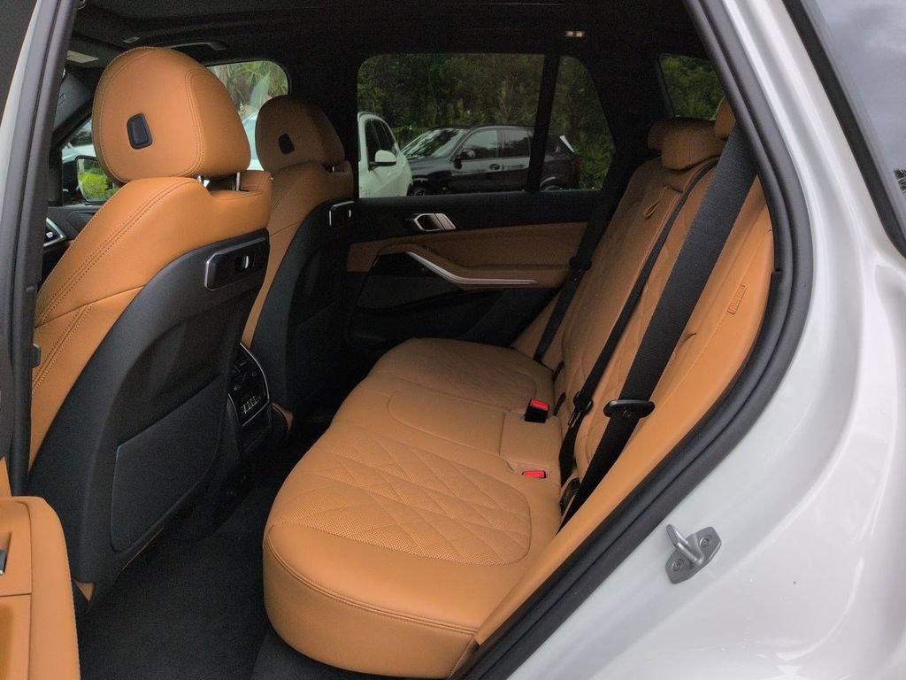 New 2026 BMW X5 xDrive40i w/ M Sport Package AWD/4WD image 14