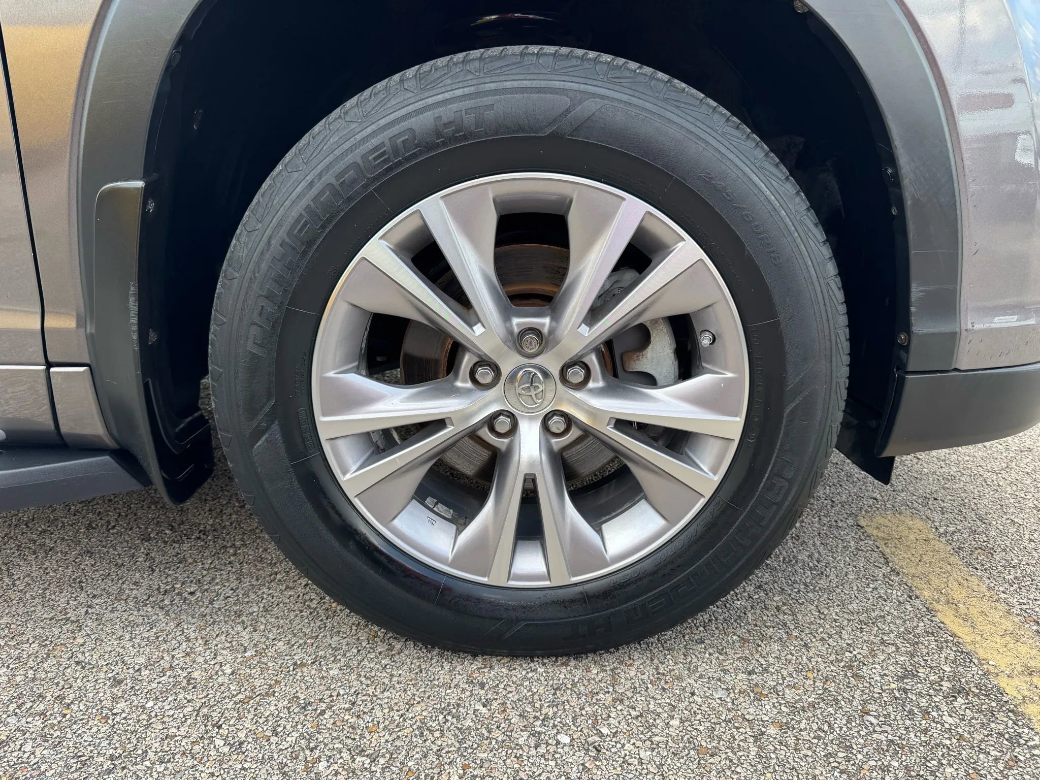 Used 2015 Toyota Highlander LE image 12