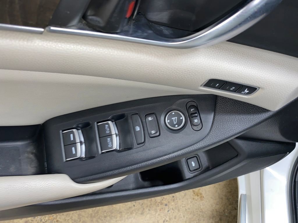 Used 2018 Honda Accord EX-L image 9