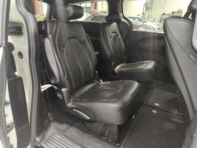 Used 2020 Chrysler Pacifica Touring-L Plus FWD image 15