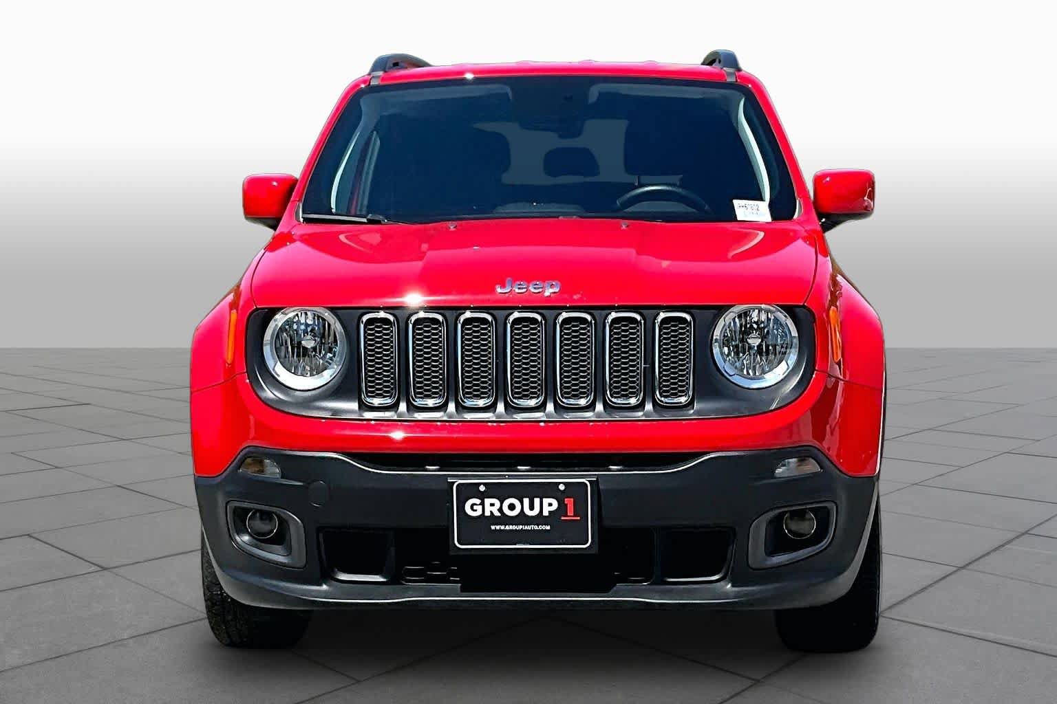 Used 2018 Jeep Renegade Latitude w/ Cold Weather Group AWD/4WD image 4