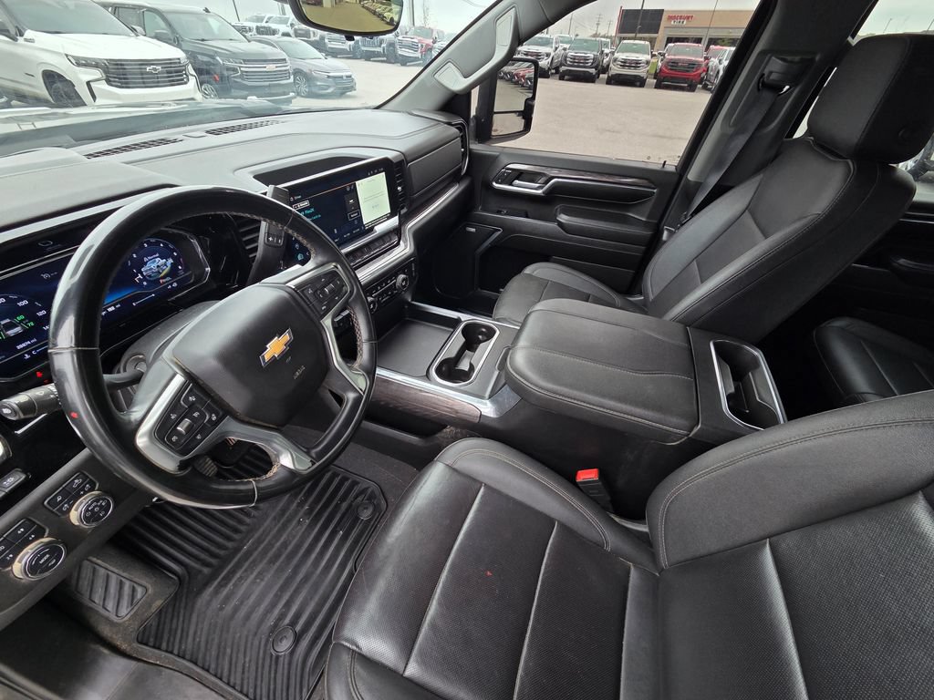 Used 2024 Chevrolet Silverado 2500 LTZ w/ LTZ Convenience Package AWD/4WD image 9
