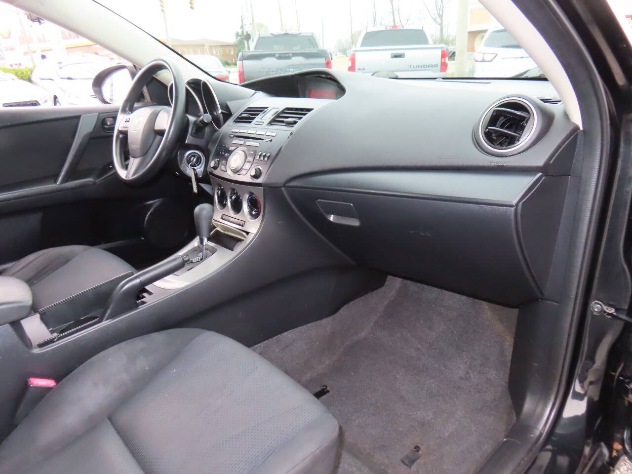 Used 2011 MAZDA MAZDA3 i Sport FWD image 16