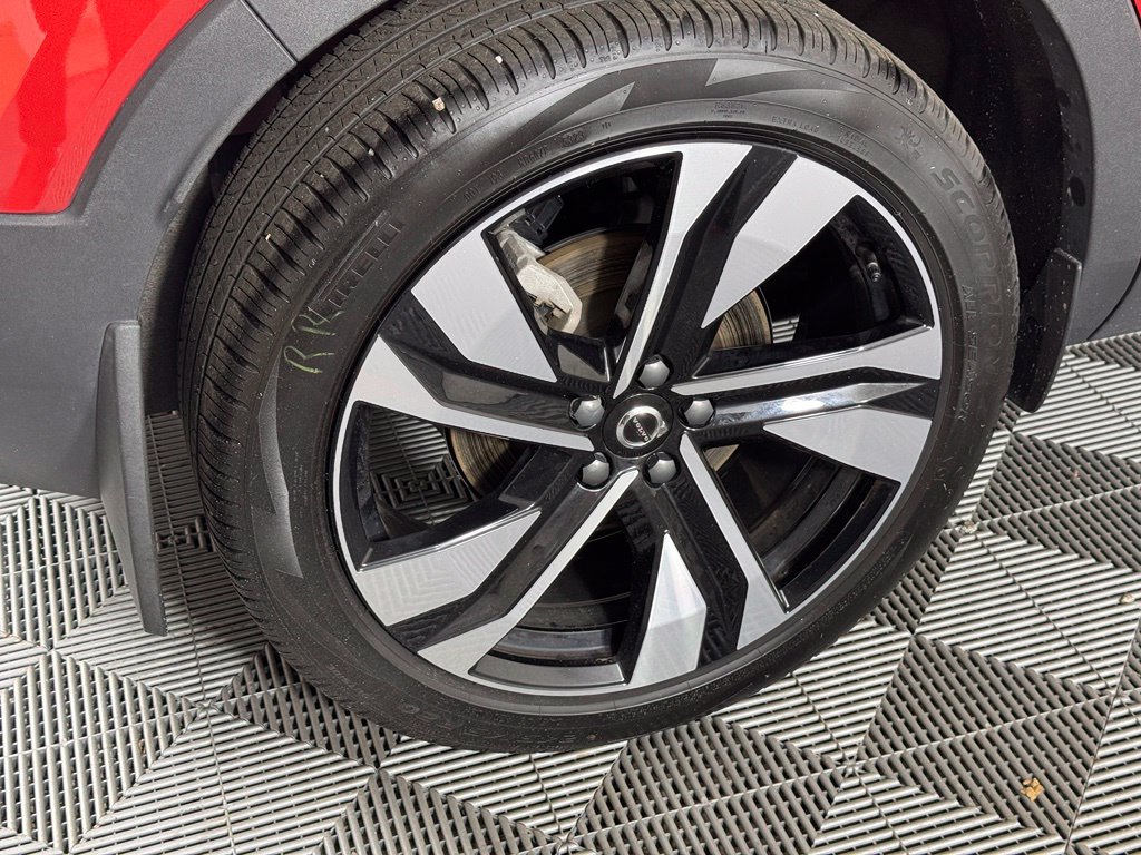 Certified 2024 Volvo XC40 B5 Plus w/ Protection Package Premier AWD/4WD image 7