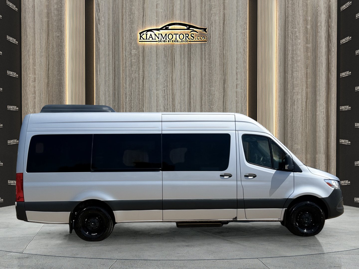 Used 2024 Mercedes-Benz Sprinter 2500 image 8