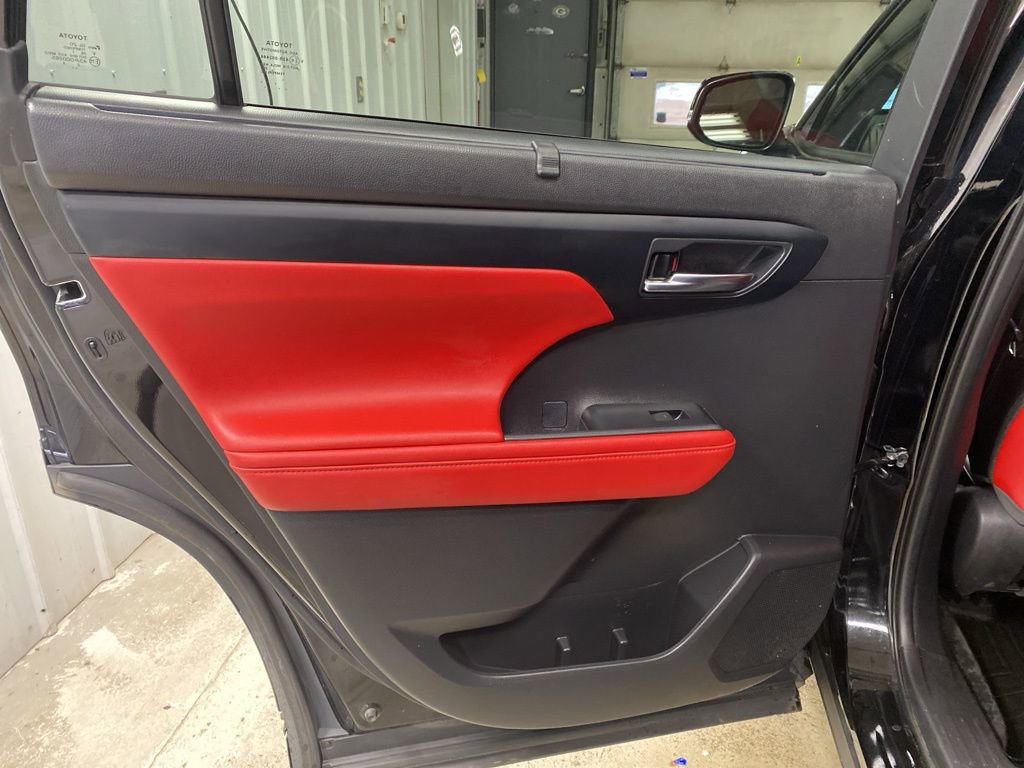 Used 2022 Toyota Highlander XSE image 29