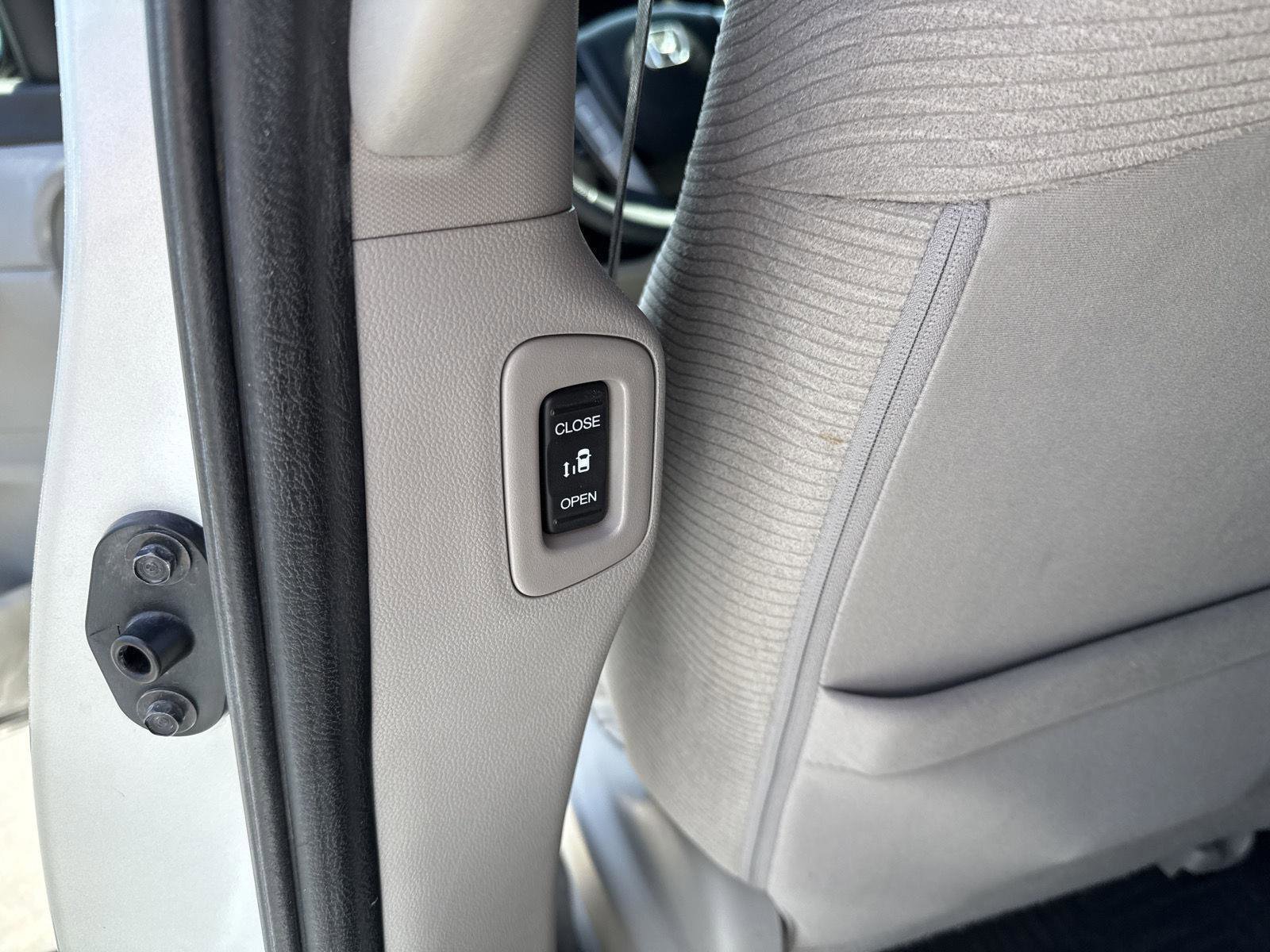 Used 2012 Honda Odyssey EX image 19