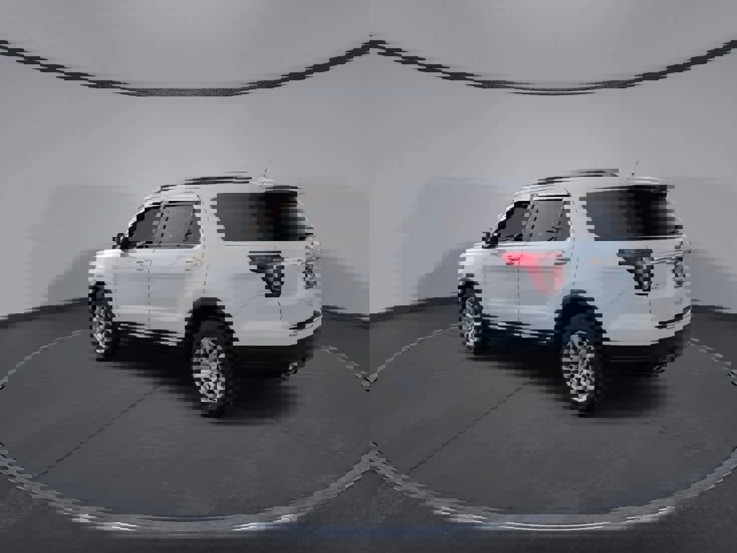 Certified 2018 Ford Explorer XLT w/ Equipment Group 202A image 6