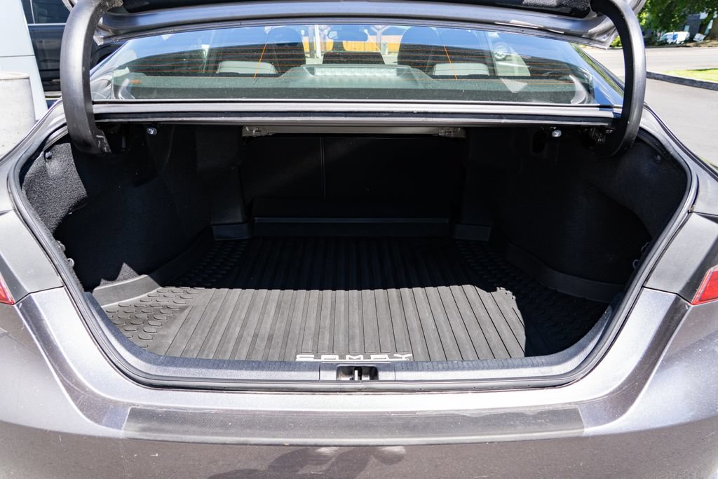 Used 2020 Toyota Camry SE FWD image 8
