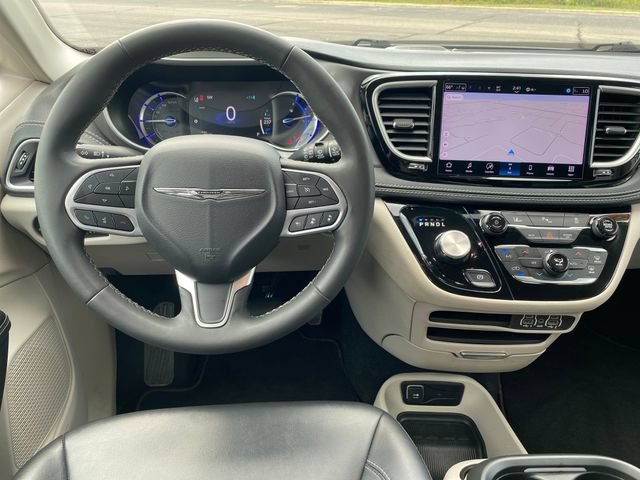 Used 2024 Chrysler Pacifica Limited FWD image 7