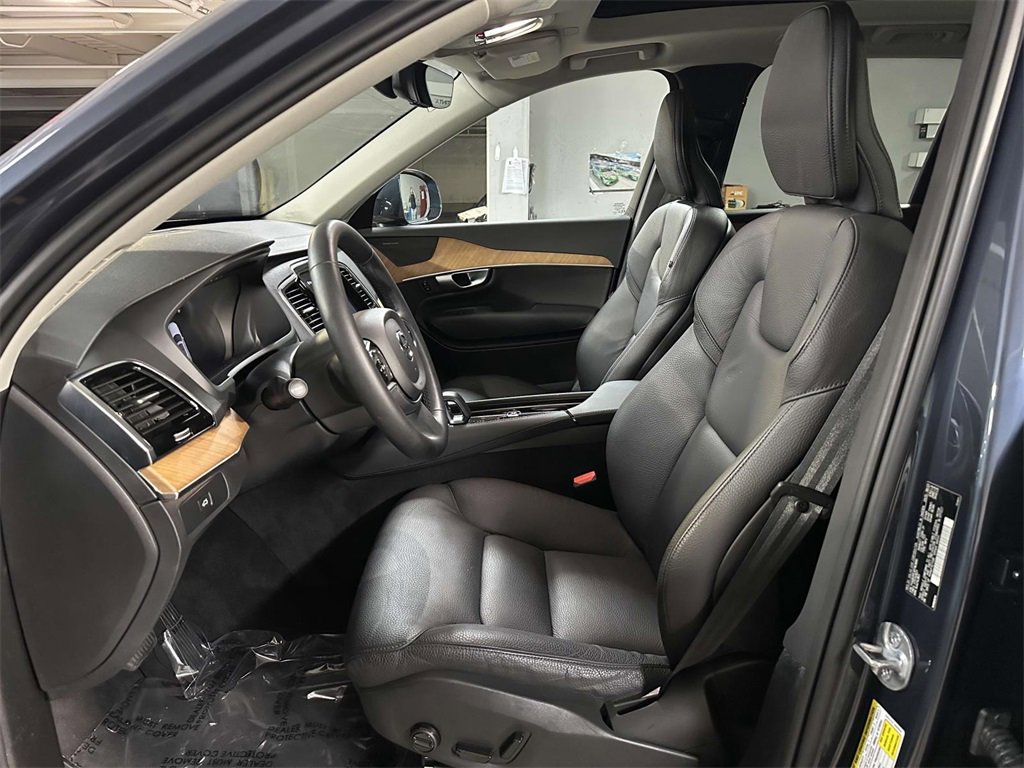 Used 2024 Volvo XC90 B6 Plus image 4