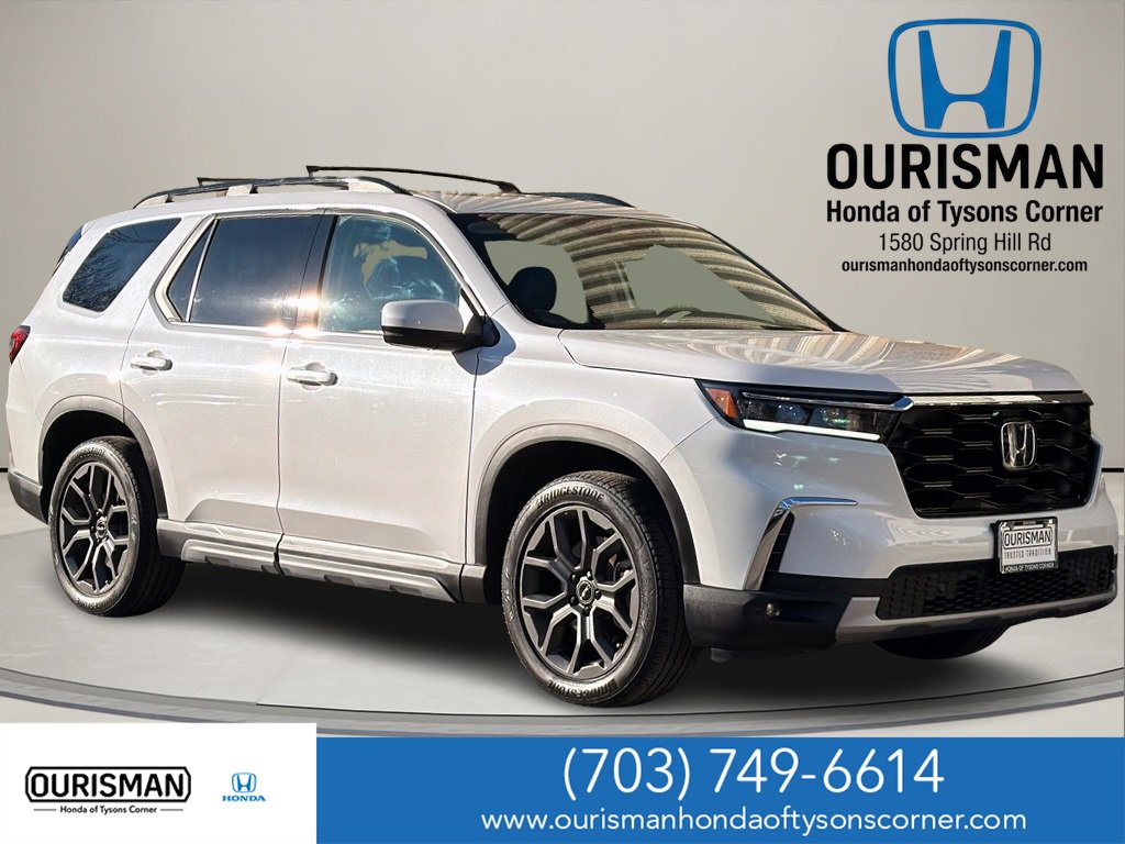 Used 2024 Honda Pilot Touring image 1