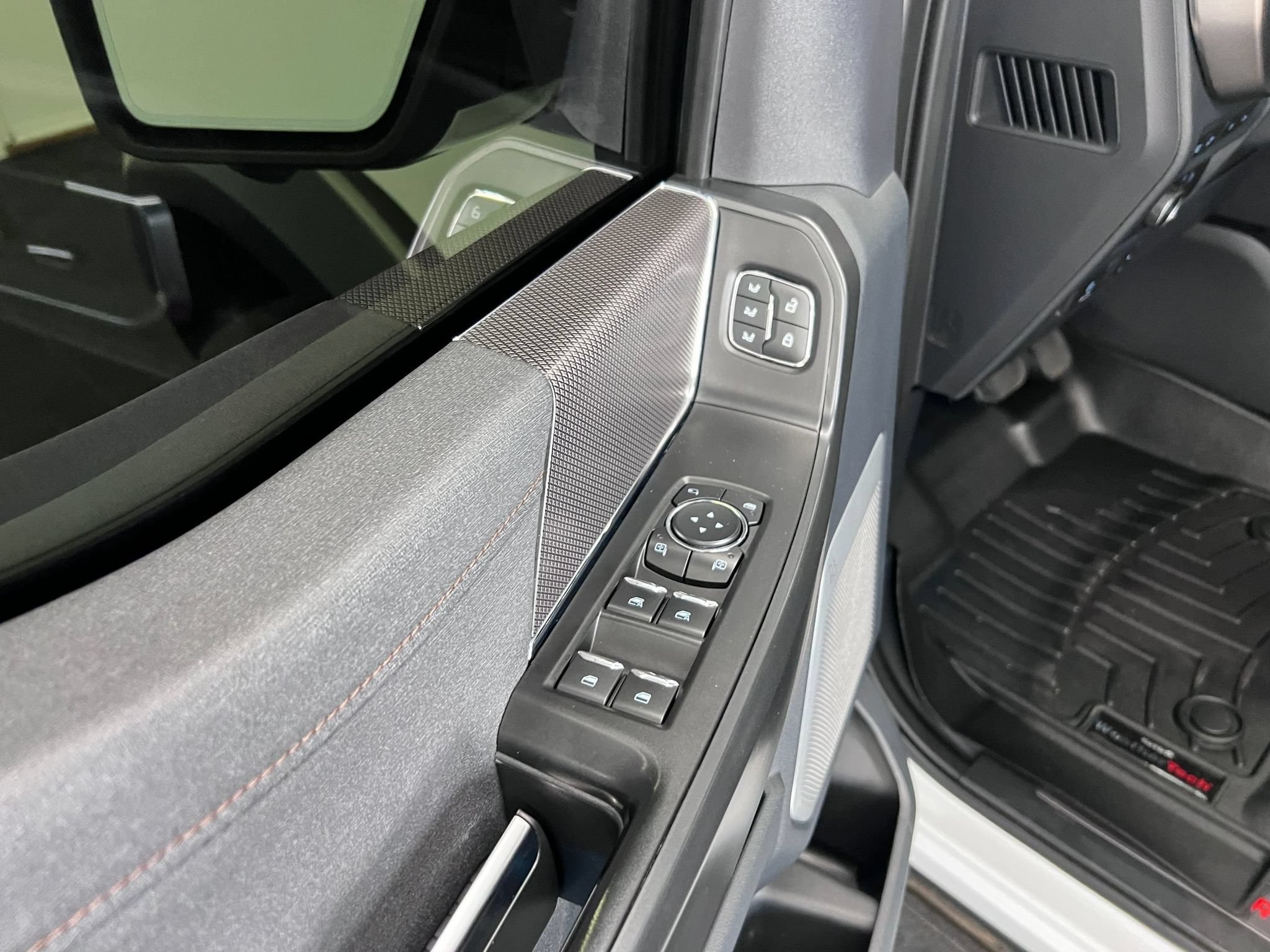 Used 2022 Ford F150 Raptor w/ Equipment Group 801A High AWD/4WD image 12