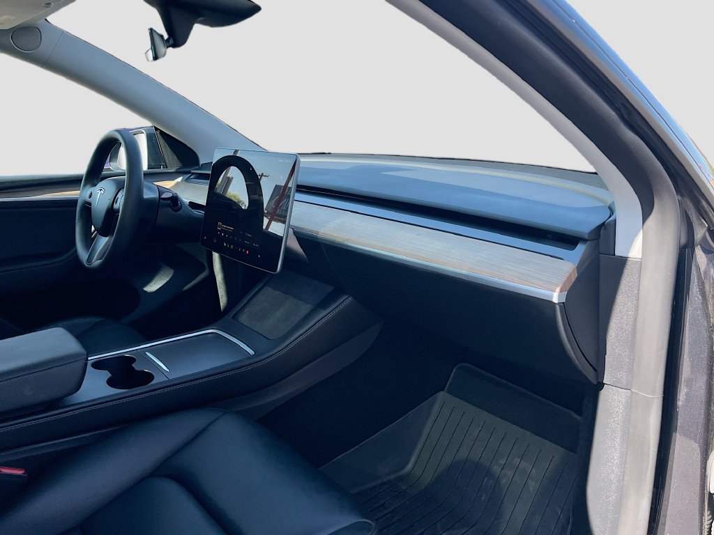 Used 2025 Tesla Model Y Long Range AWD/4WD image 30