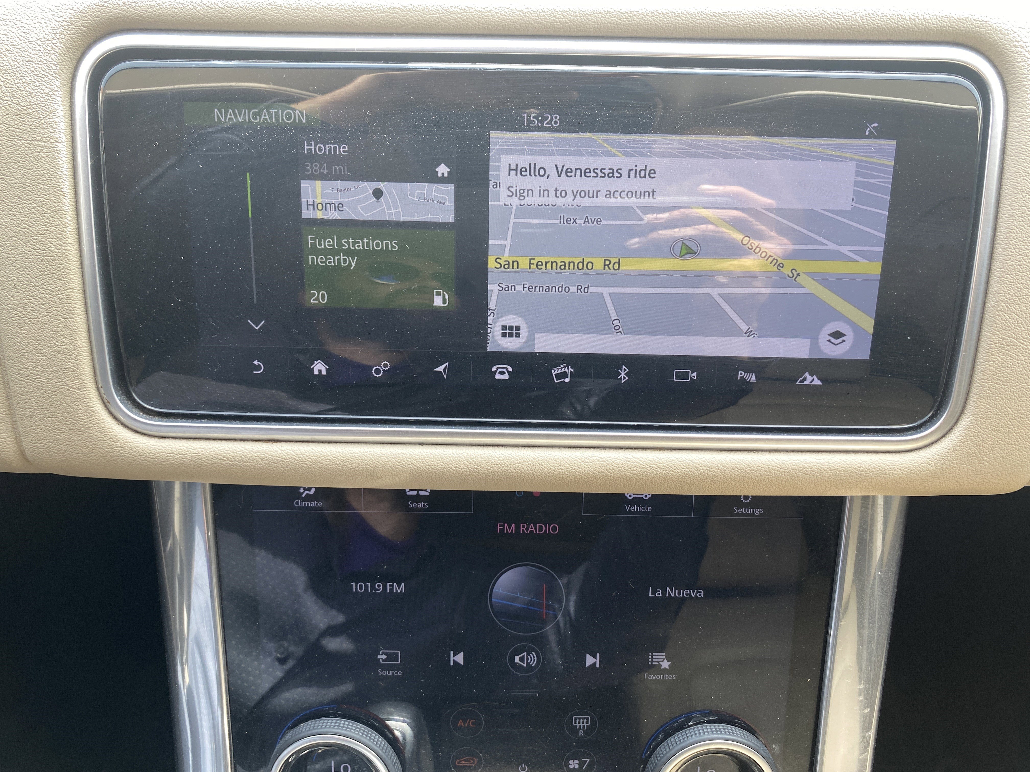 Used 2018 Land Rover Range Rover Sport HSE image 19