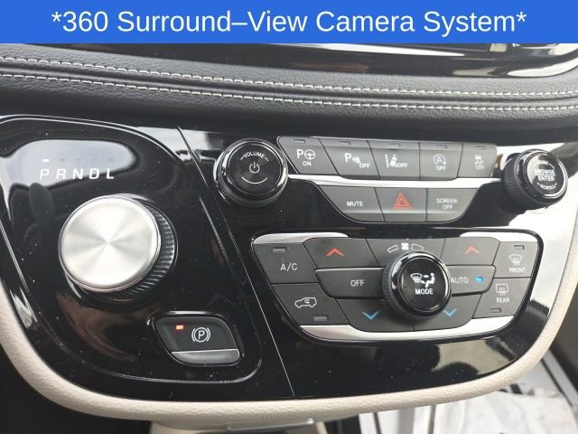 Used 2023 Chrysler Pacifica Touring-L image 34