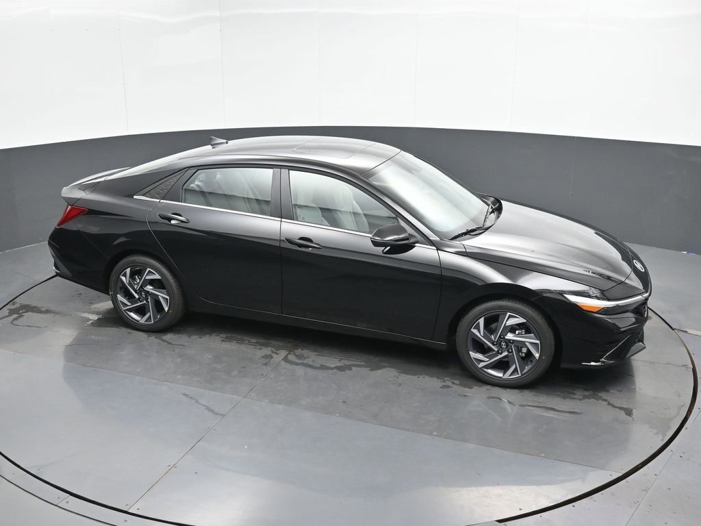 New 2025 Hyundai Elantra Limited image 39