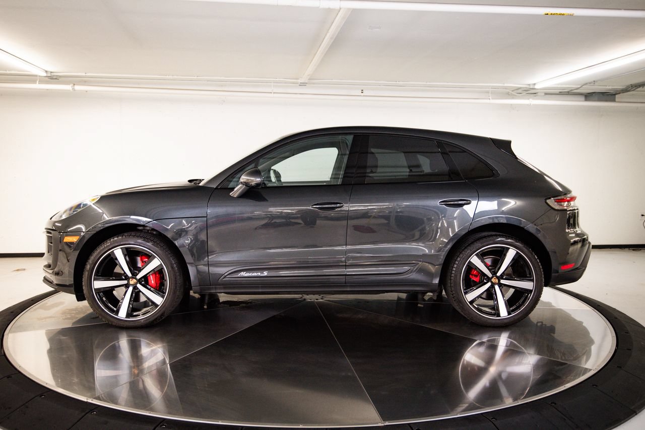 Certified 2024 Porsche Macan S AWD/4WD image 2