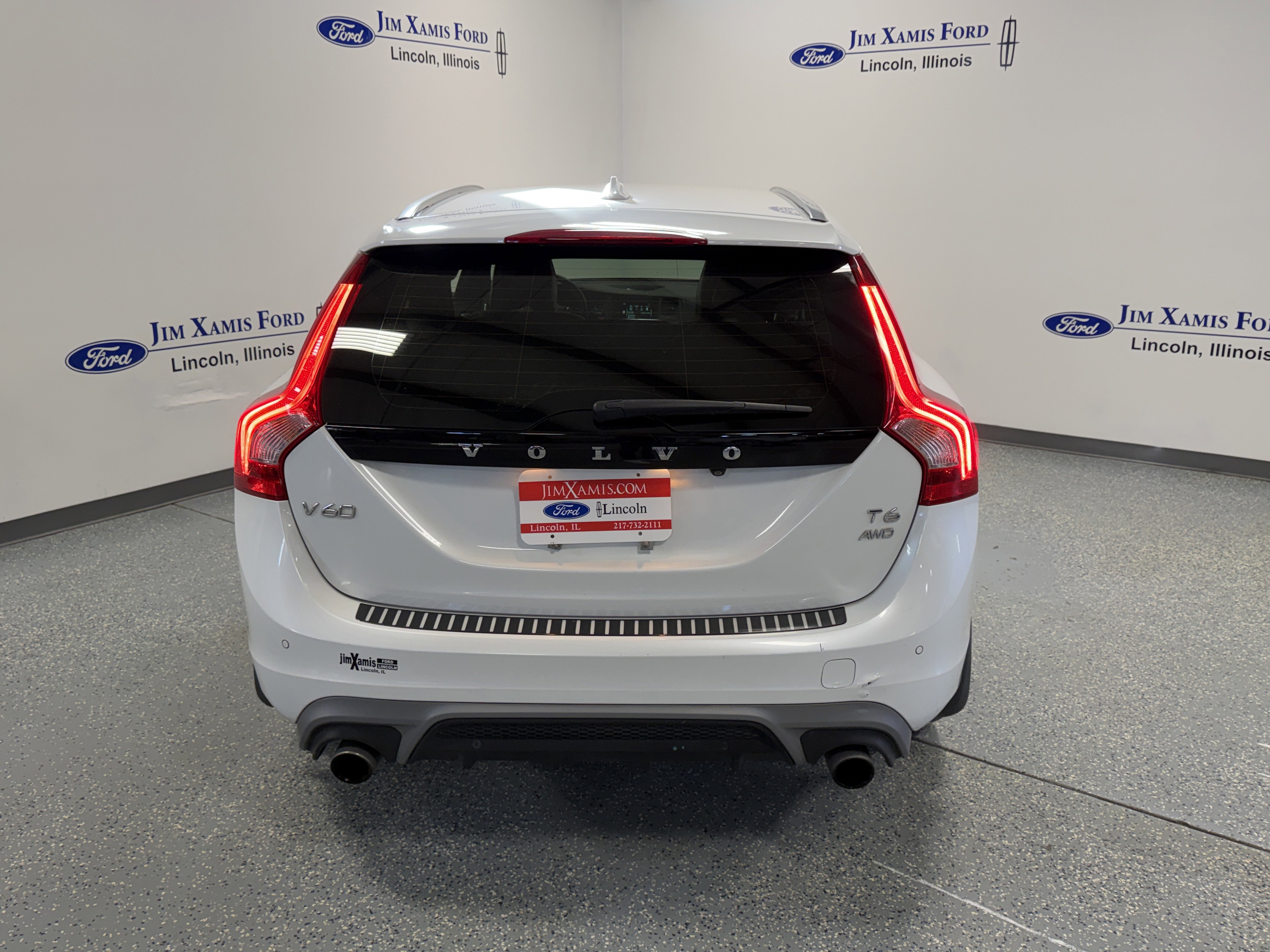 Used 2017 Volvo V60 T6 R-Design Platinum w/ Climate Package image 5