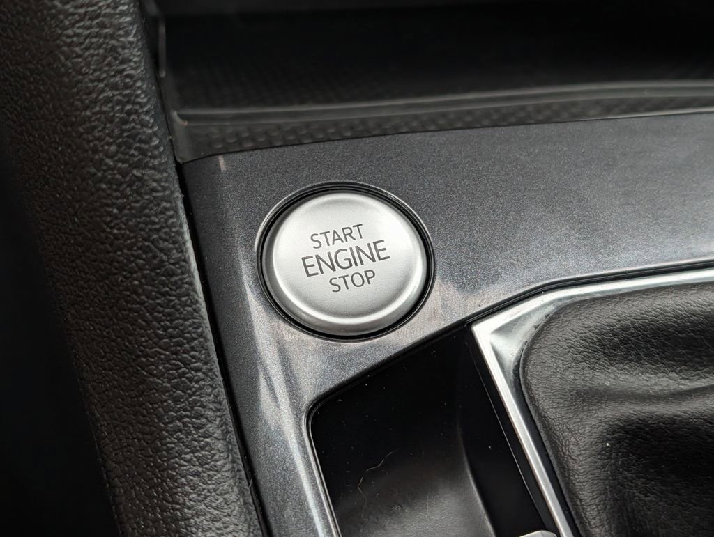 Used 2023 Volkswagen Tiguan SE image 23