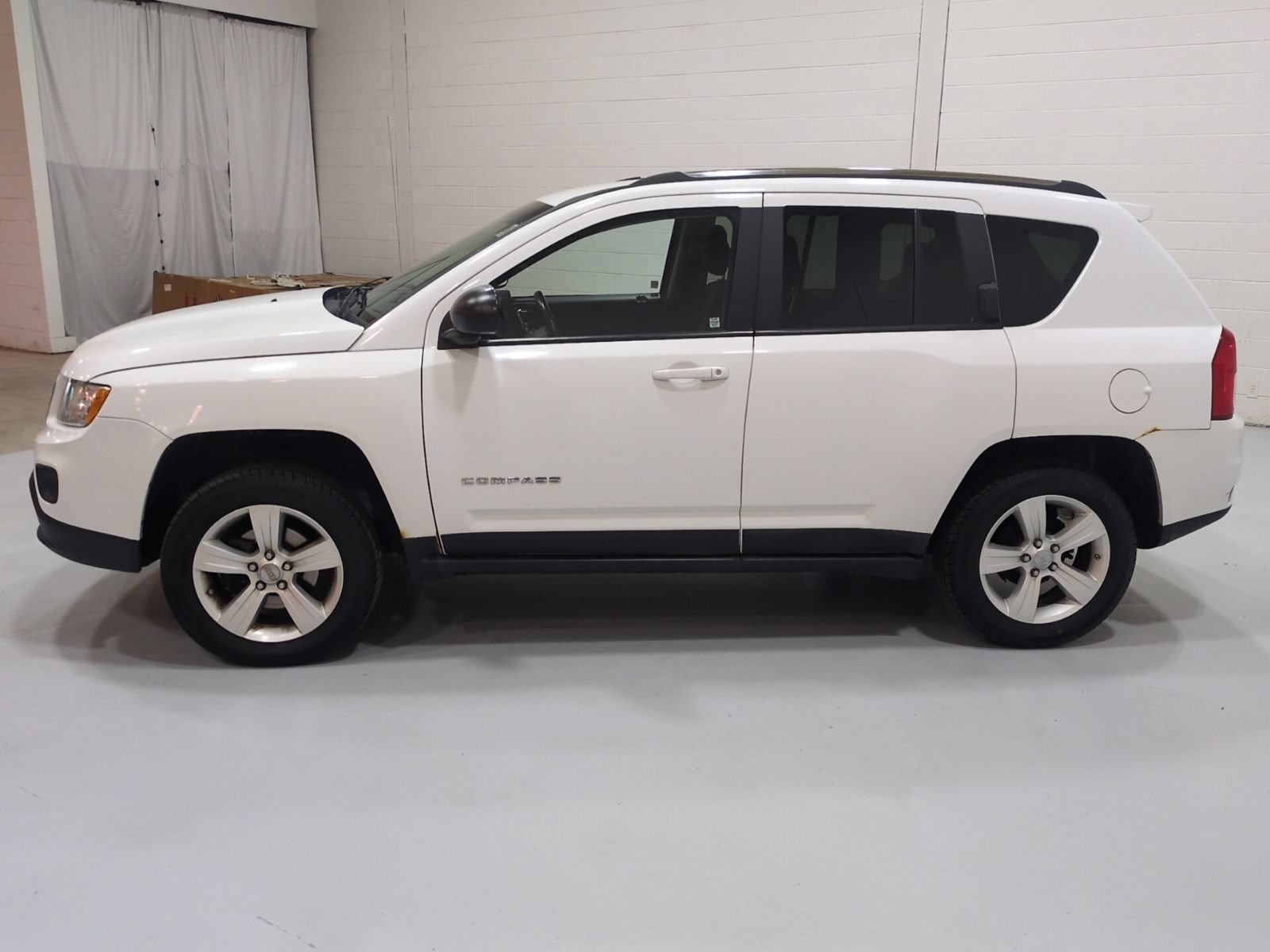 Used 2011 Jeep Compass Latitude AWD/4WD image 6