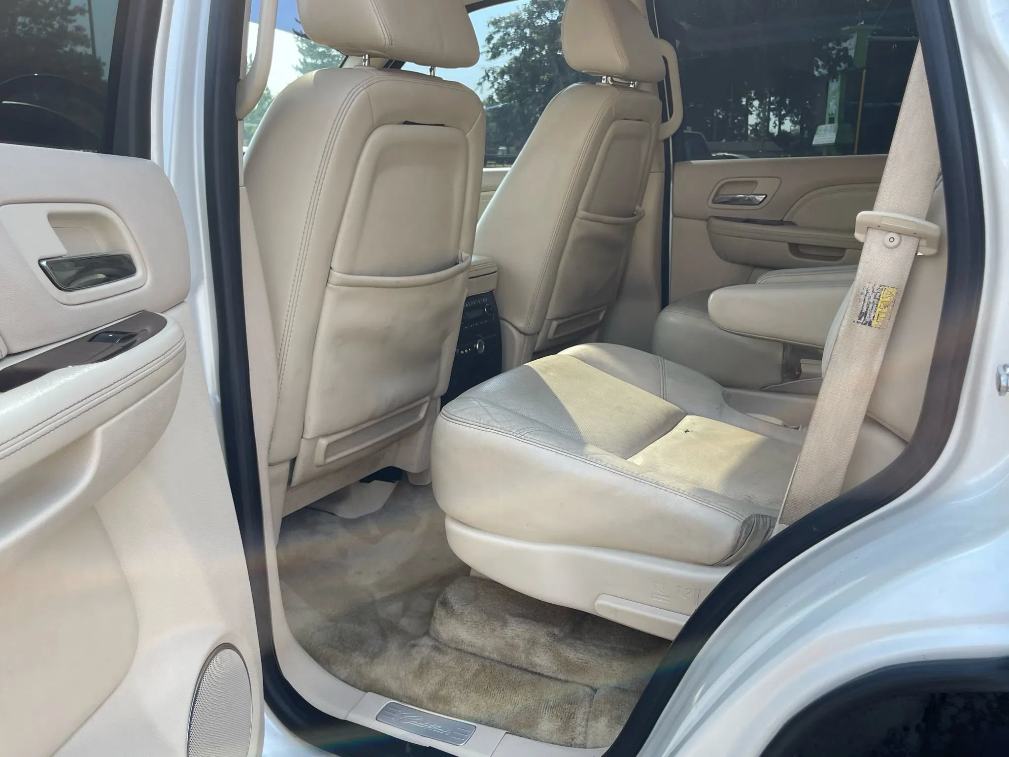 Used 2007 Cadillac Escalade AWD w/ Climate Package image 10