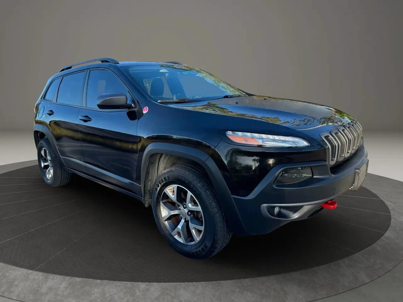 Used 2016 Jeep Cherokee Trailhawk w/ Comfort/Convenience Group AWD/4WD image 2