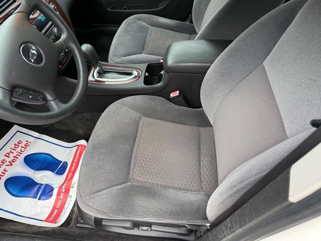 Used 2009 Chevrolet Impala LT FWD image 10