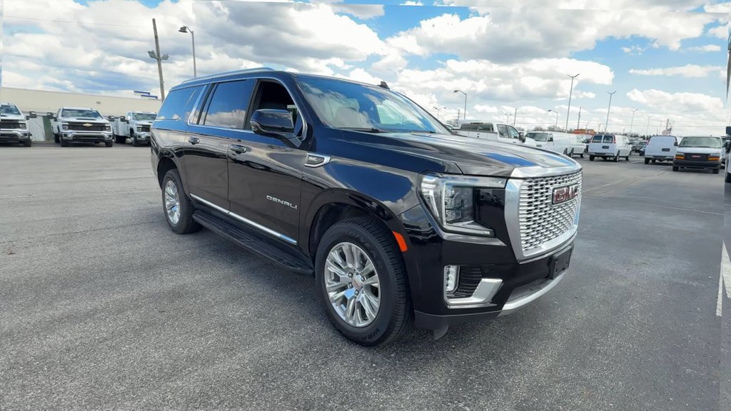 Used 2024 GMC Yukon XL Denali AWD/4WD image 2