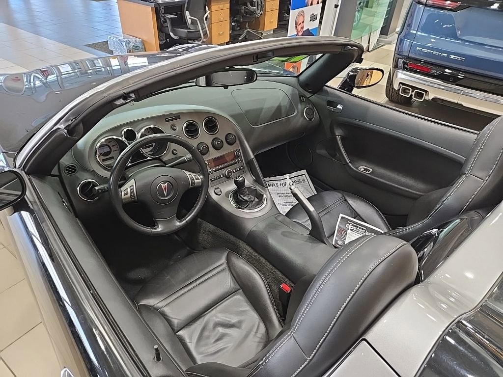 Used 2006 Pontiac Solstice Convertible w/ Premium Package RWD image 29