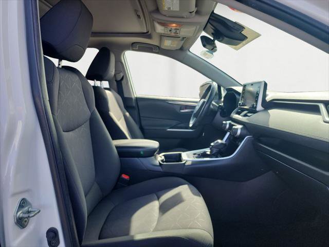 Certified 2020 Toyota RAV4 XLE w/ Convenience Package image 15