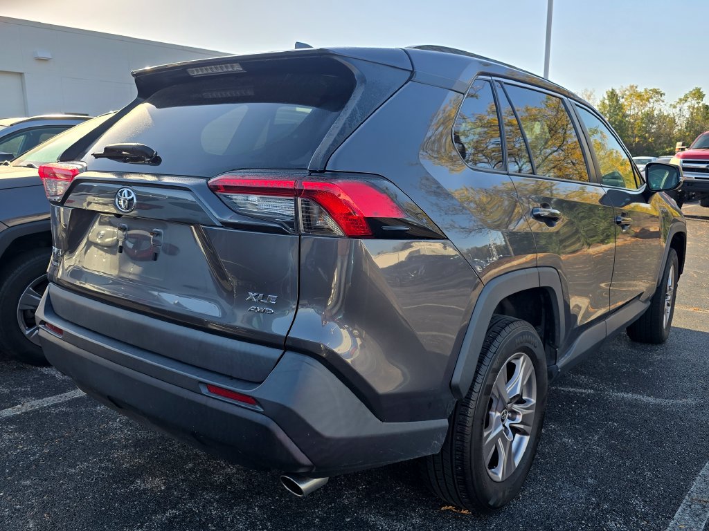 Used 2022 Toyota RAV4 XLE AWD/4WD image 8
