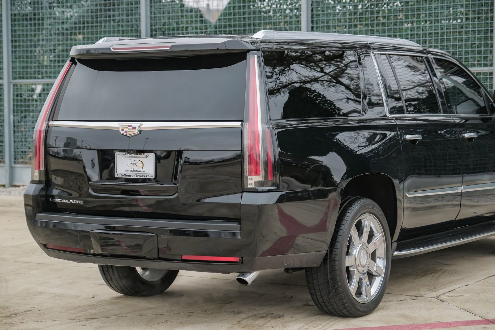Used 2017 Cadillac Escalade ESV Luxury AWD/4WD image 11