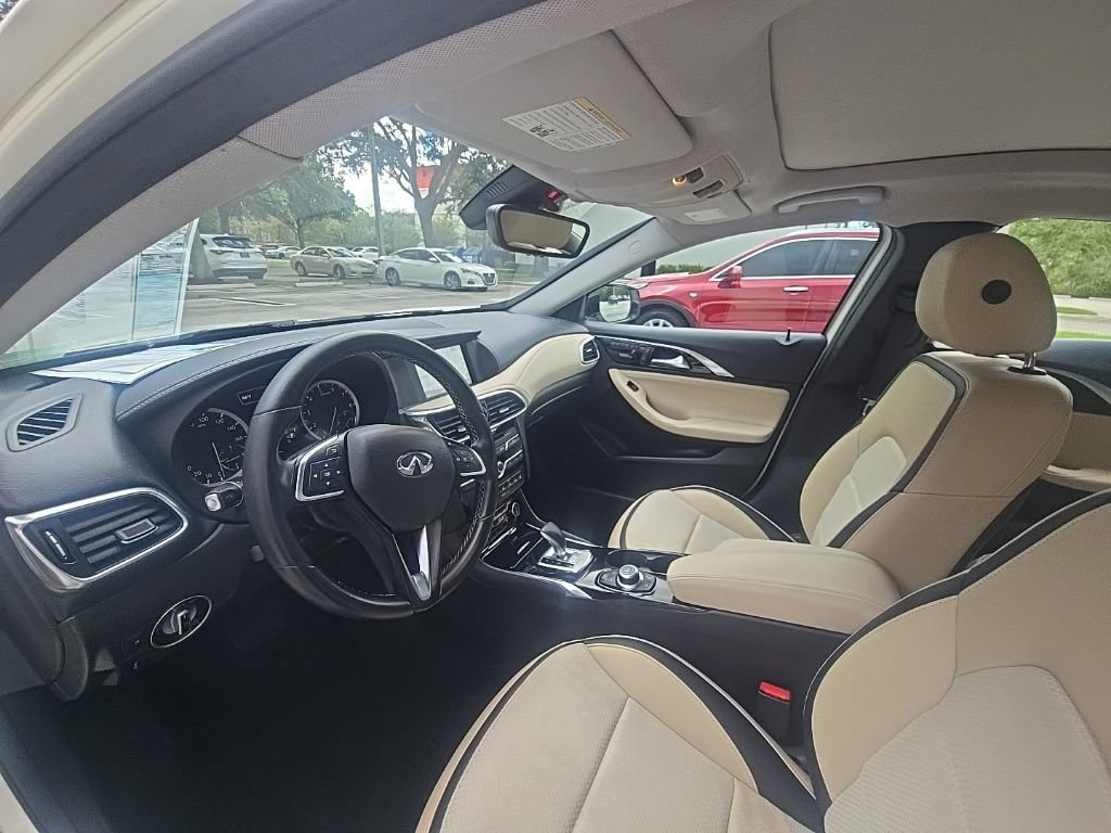 Used 2019 INFINITI QX30 w/ Navigation Package FWD image 15