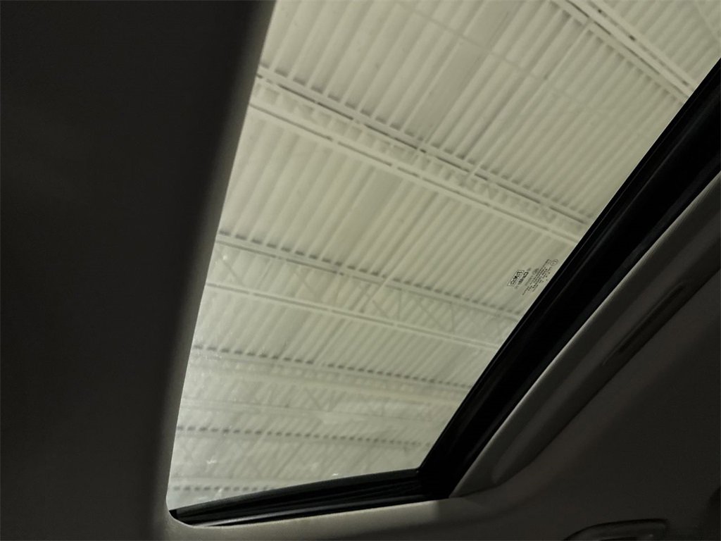 Used 2017 Ford Fusion SE w/ Fusion SE Technology Package image 18