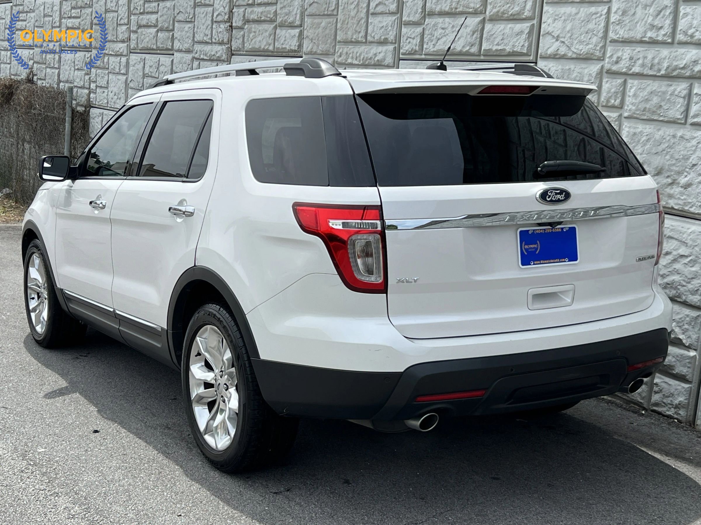 Used 2014 Ford Explorer XLT w/ Equipment Group 202A FWD image 4