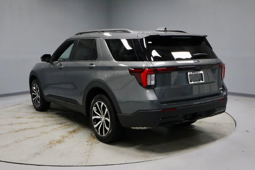 Used 2025 Ford Explorer ST-Line image 8