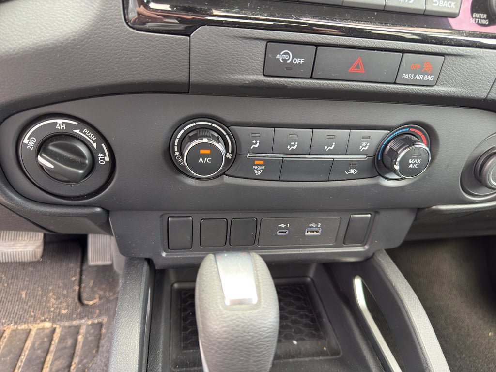 Used 2024 Nissan Frontier SV image 16