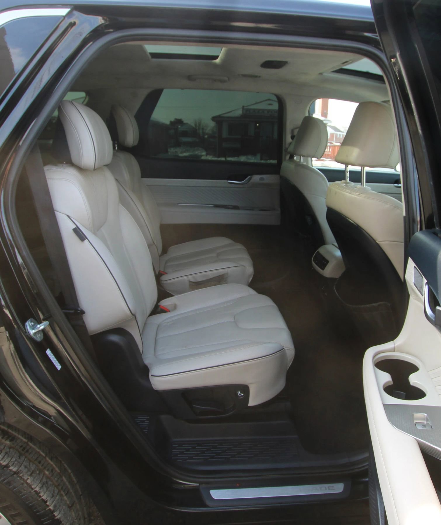 Used 2023 Hyundai Palisade Calligraphy image 12