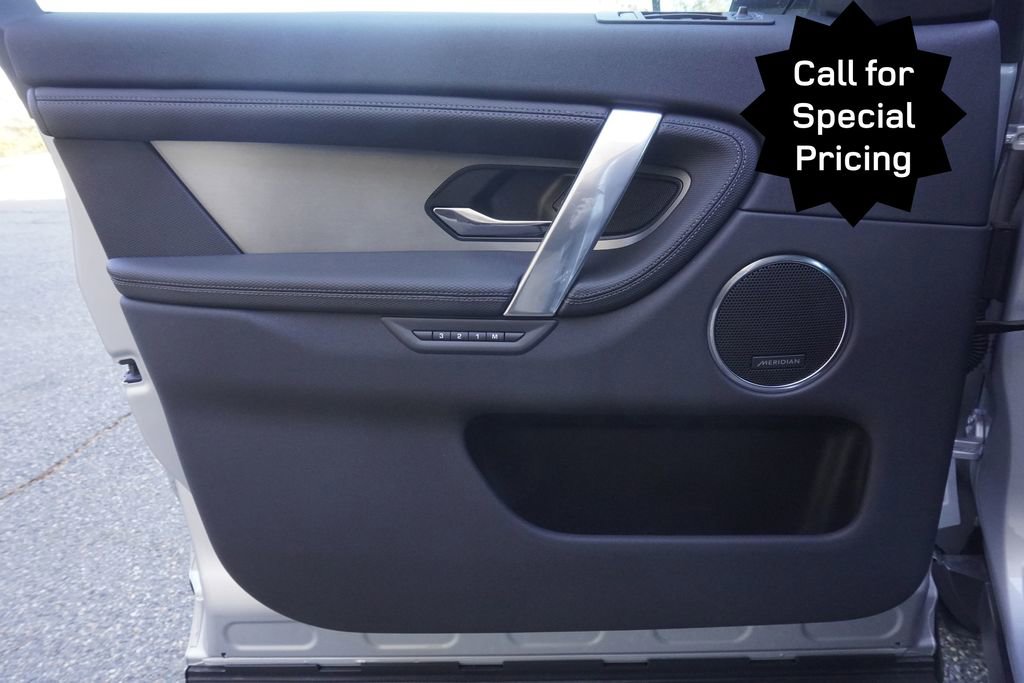 New 2025 Land Rover Discovery Sport Dynamic SE AWD/4WD image 16
