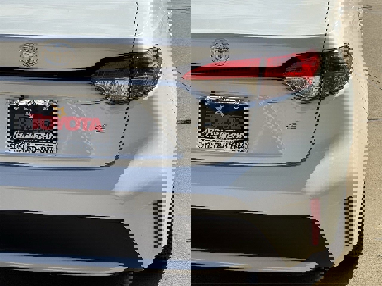 Used 2022 Toyota Corolla LE image 6