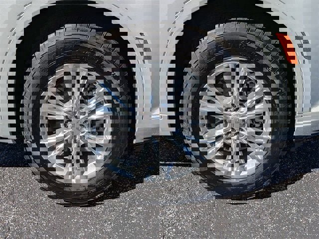 New 2025 Cadillac XT6 Luxury image 11