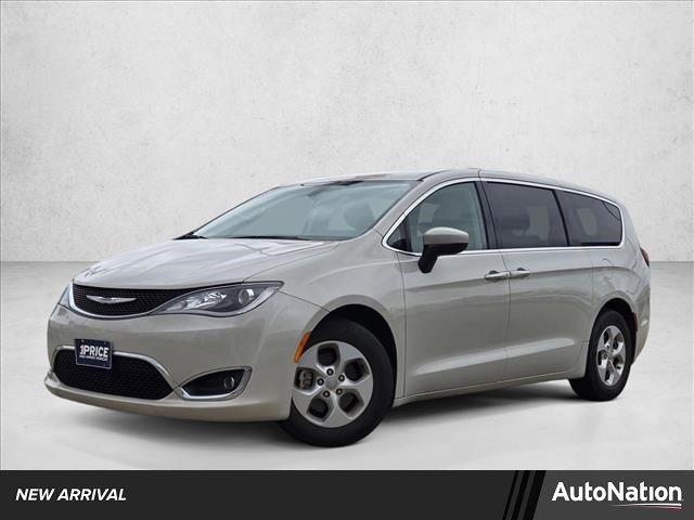 Used 2017 Chrysler Pacifica Touring Plus w/ Tire & Wheel Group FWD image 1