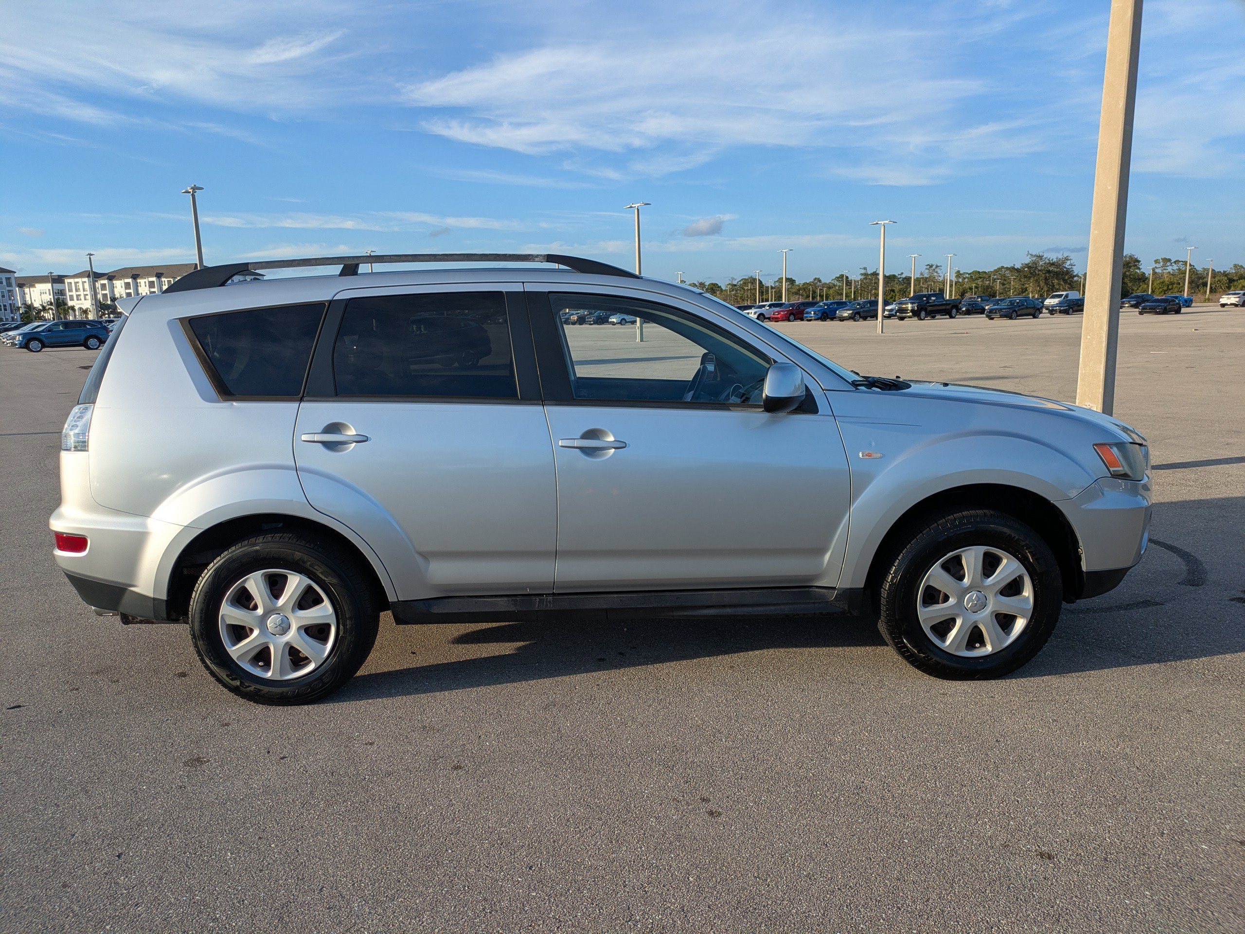 Used 2012 Mitsubishi Outlander ES image 4