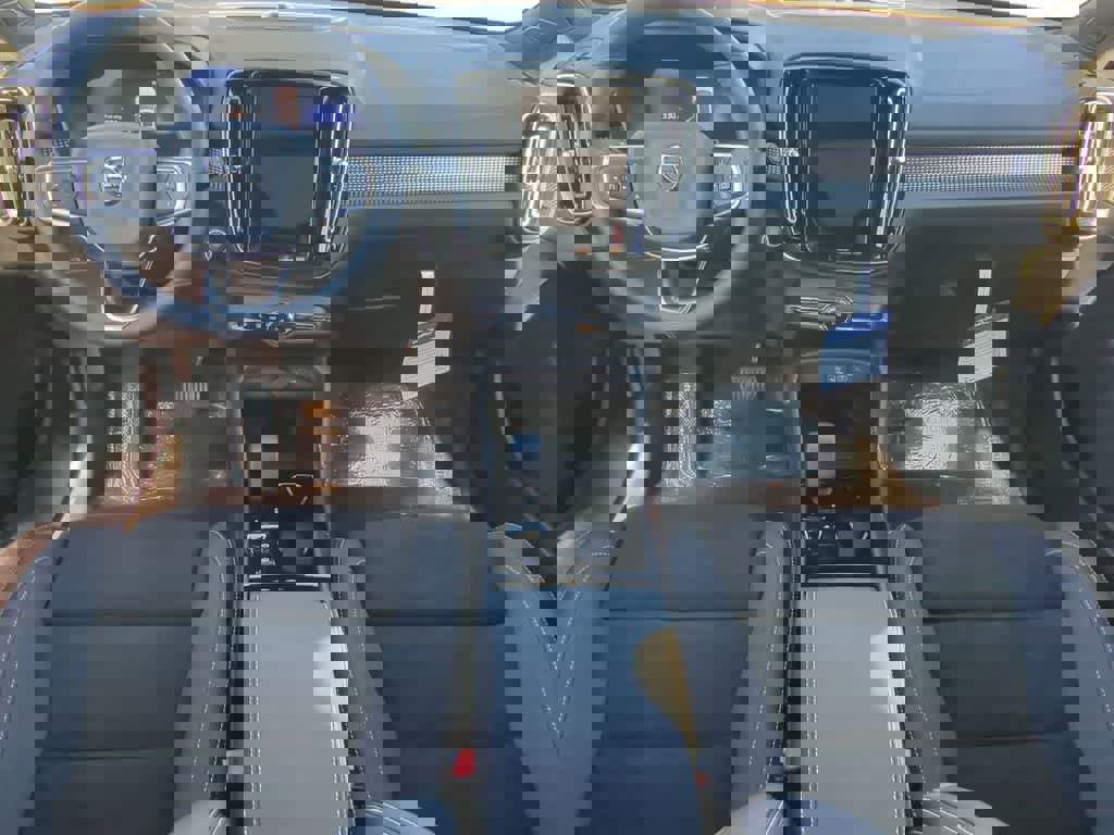 Used 2026 Volvo XC40 B5 Ultra w/ Climate Package image 14